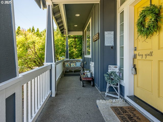 Property Photo:  9250 SW Sagert St  OR 97062 