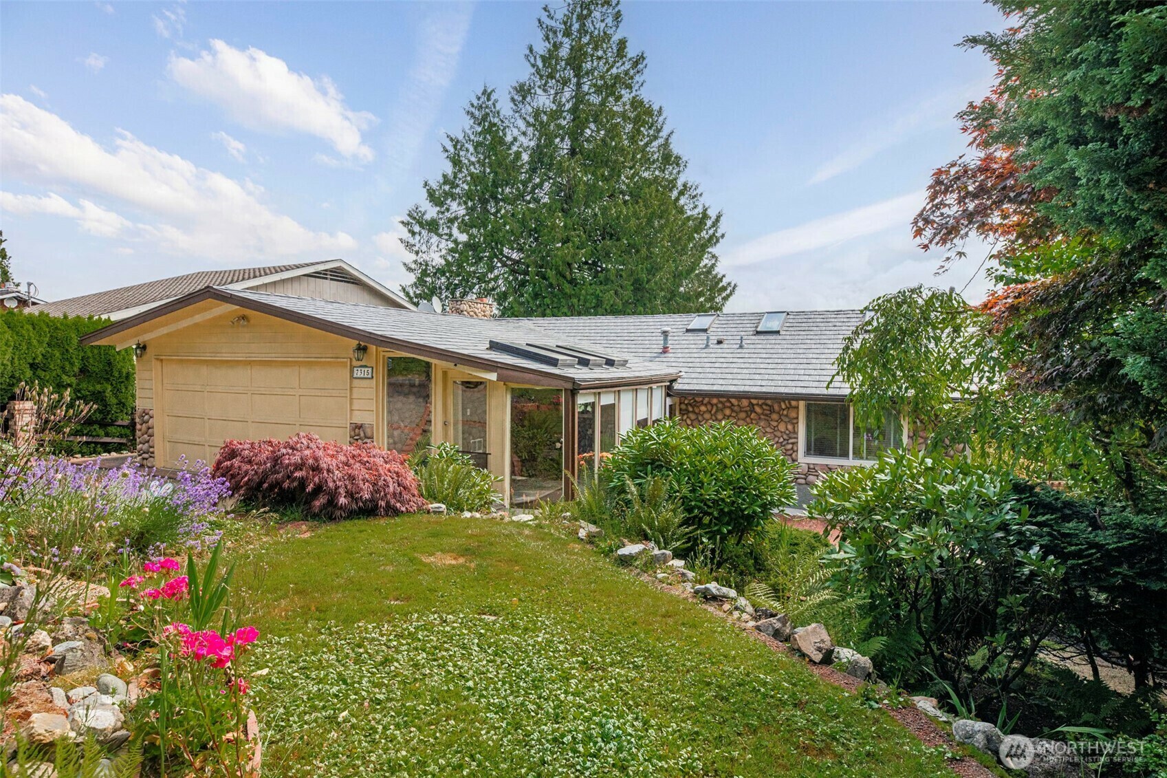 Property Photo:  7315  Yew Street  WA 98203 