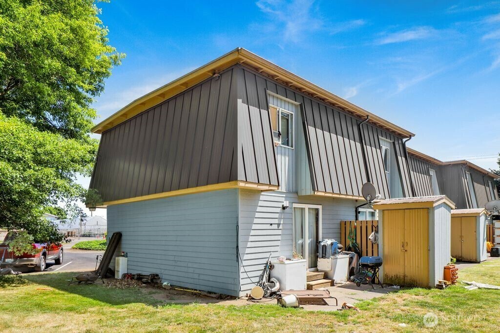 Property Photo: 211 Maple Street WA 98264