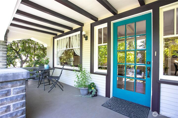 Property Photo:  2600  H Street  WA 98225 