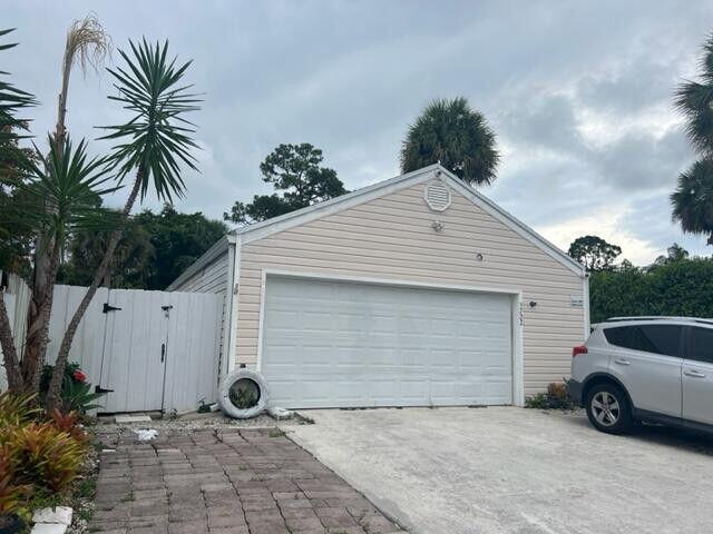 Property Photo: 5722 Dewberry Way FL 33415