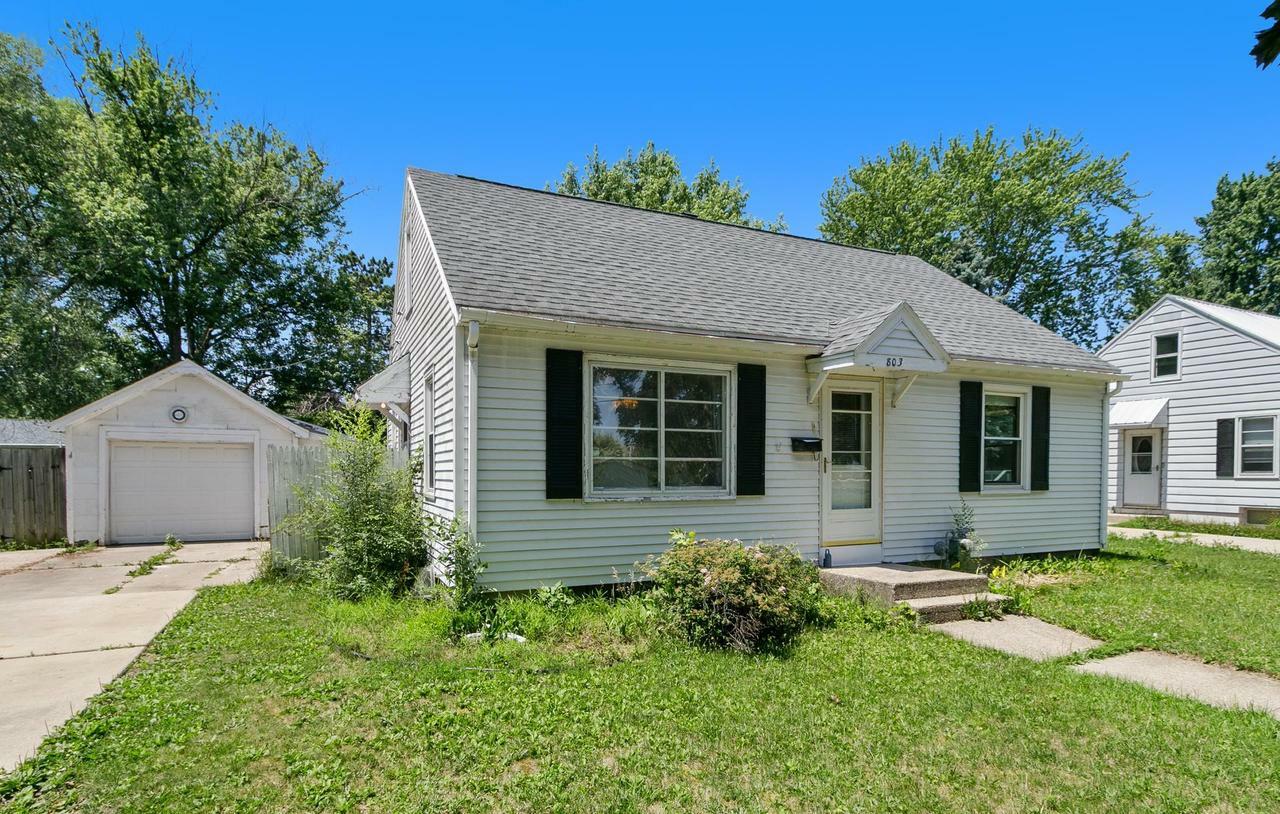 Property Photo: 803 North Oakhill Avenue WI 53548