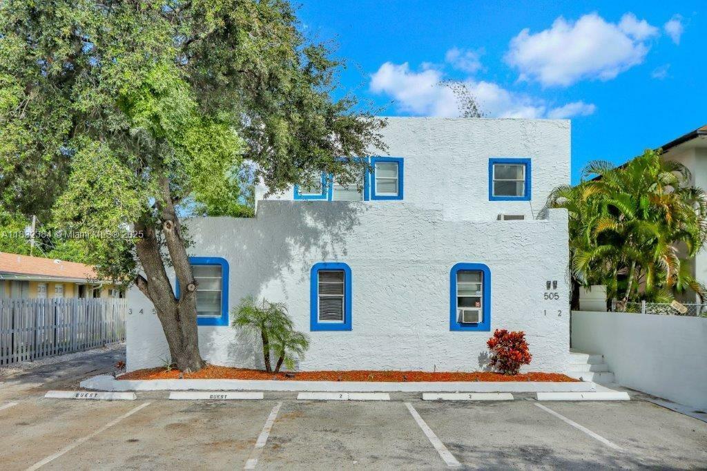 Property Photo: 505 SE 20th St FL 33316