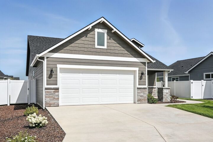 Property Photo:  1321 E 12th St  WA 99006 