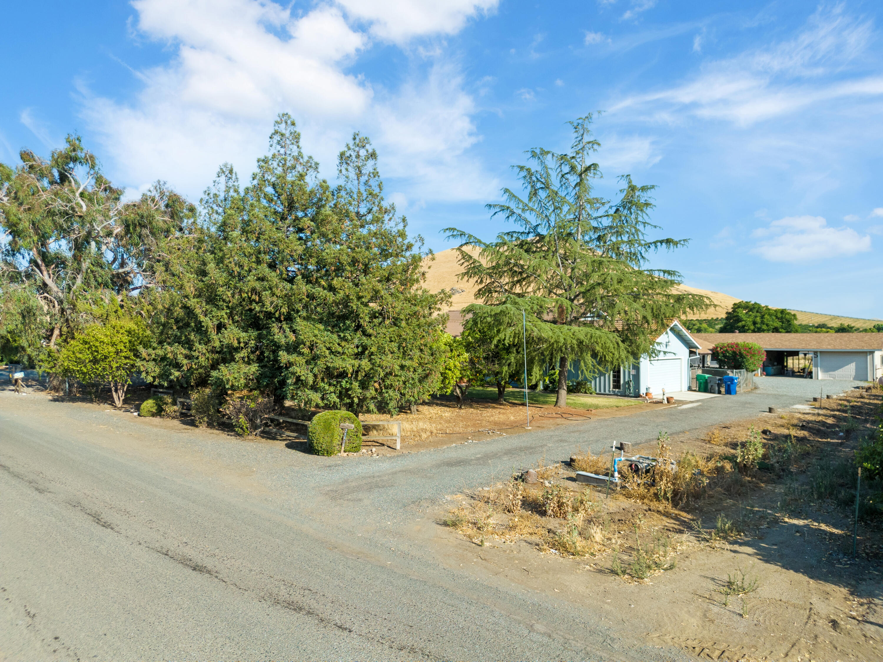 Property Photo: 25613 Ave 220 CA 93247