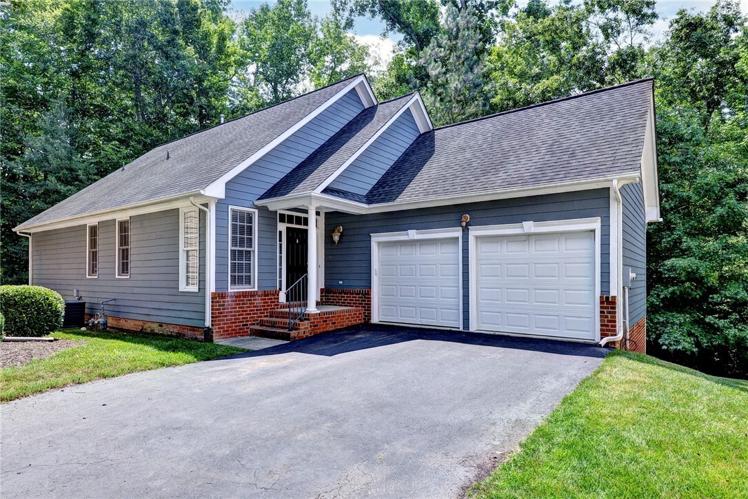 Property Photo: 225 Shaindel Drive VA 23185