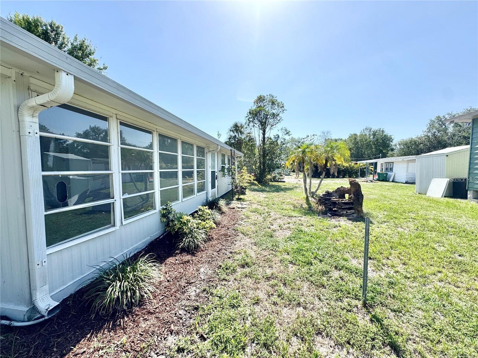 Property Photo: 162 Sapodilla Street FL 33980