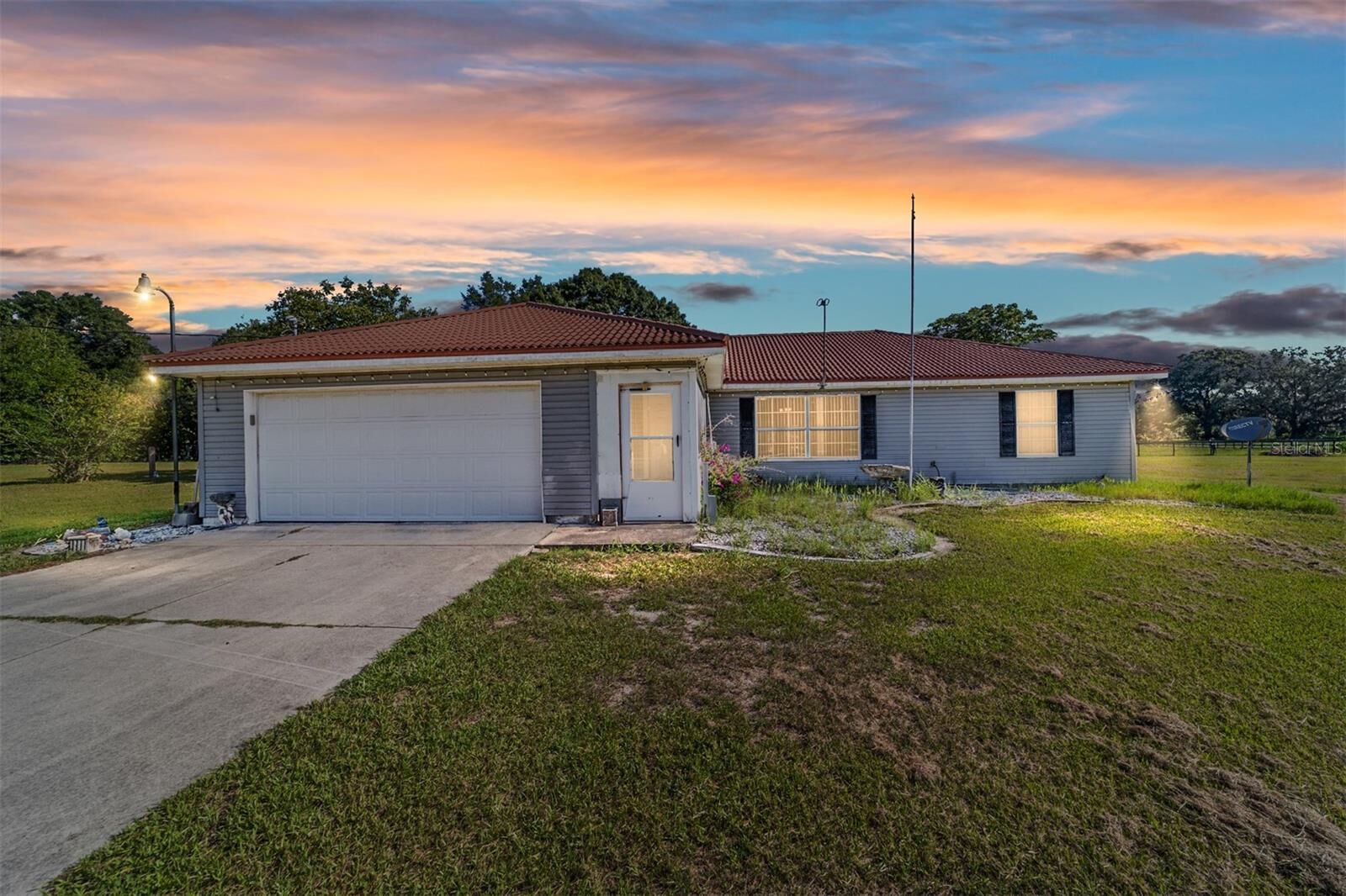 Property Photo: 475 NE 155th Place FL 32113