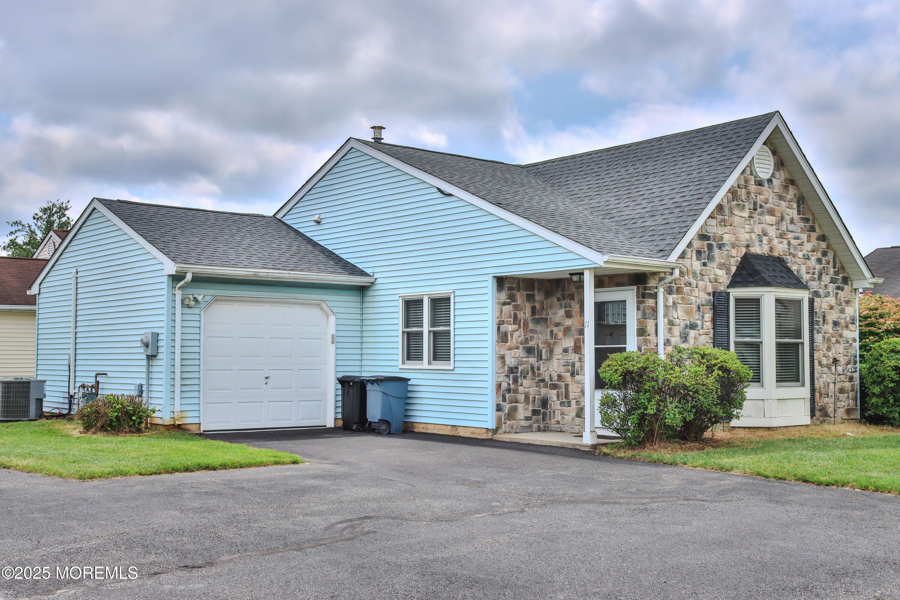Property Photo:  11 Ivy Ridge Close 1000  NJ 07728 