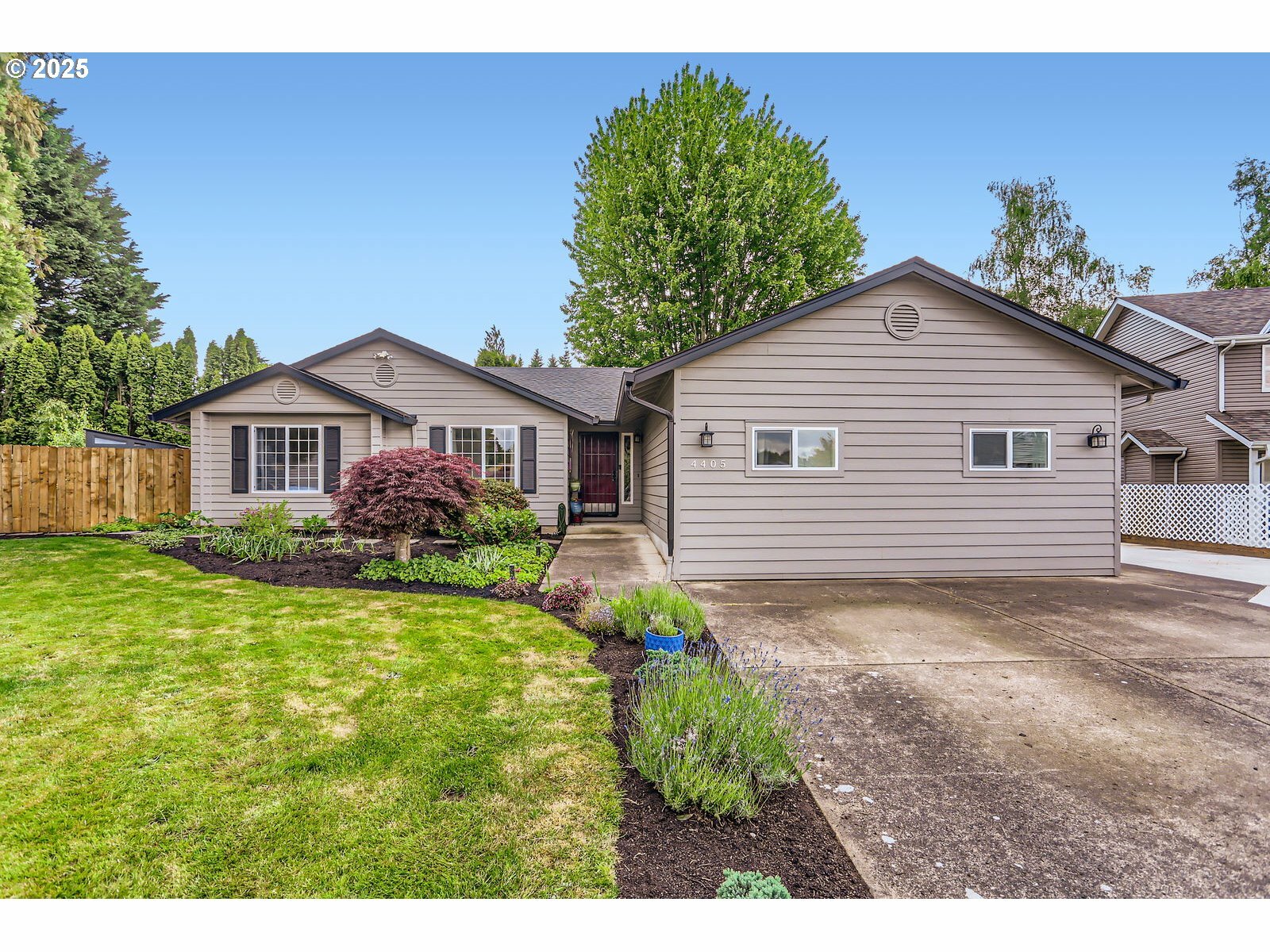 Property Photo:  4405 NE 46th Cir  WA 98661 