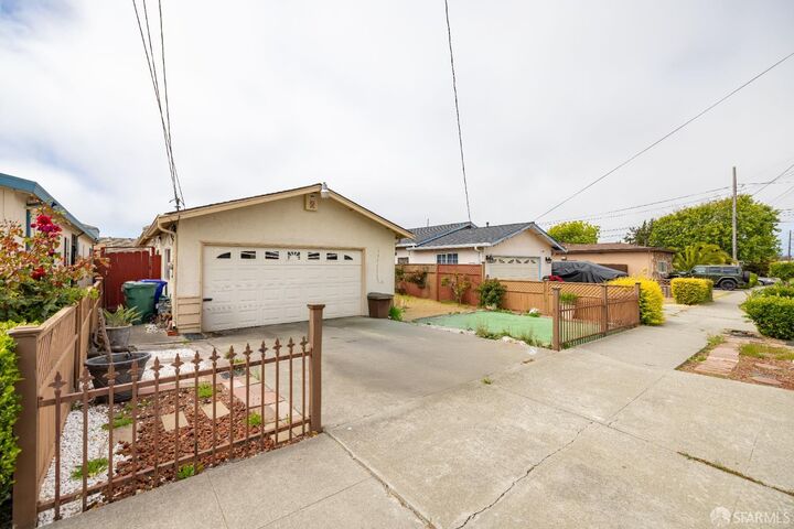 Property Photo: 2618 Virginia Avenue CA 94804