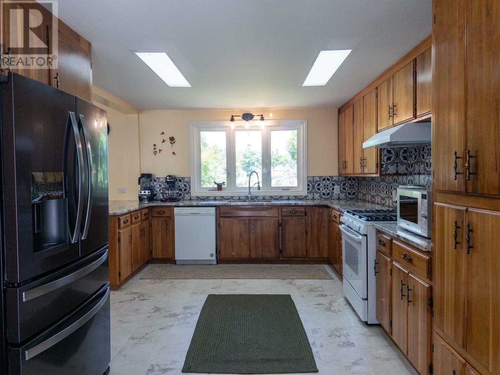 Property Photo:  824 River Drive  ON P9N 1K3 