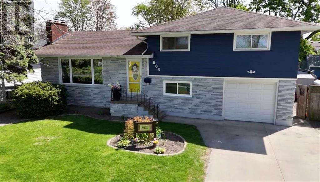 983 Devine Street  Sarnia ON N7S 1A9 photo