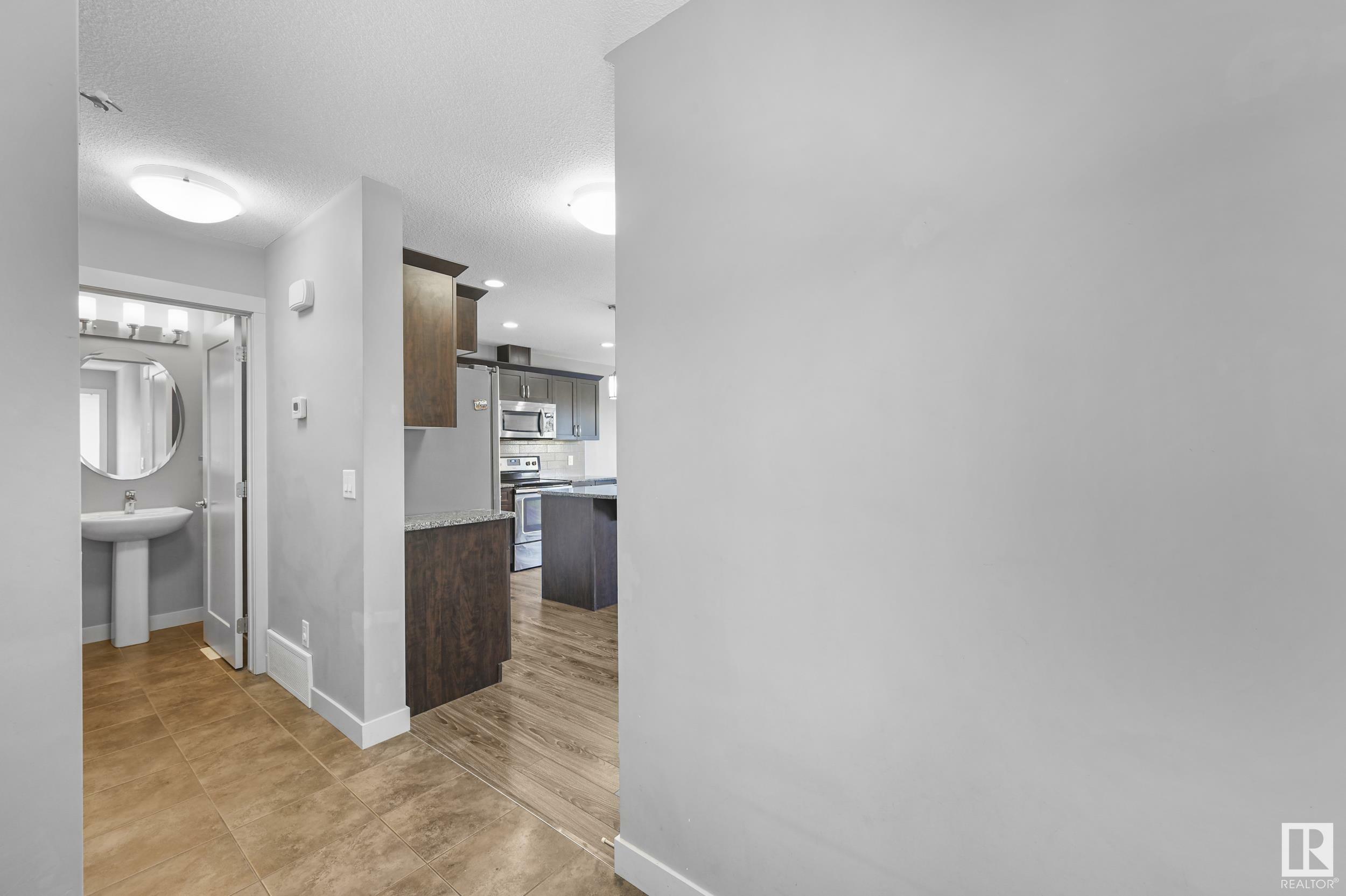 Property Photo:  16704 14 Avenue SW  AB T6W 3C3 