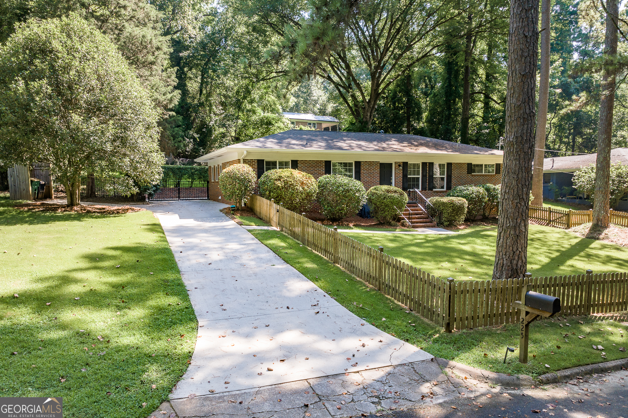 Property Photo: 225 Riverside Drive GA 30606