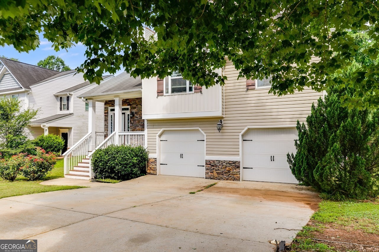 Property Photo: 7125 Creeksong Drive GA 30134