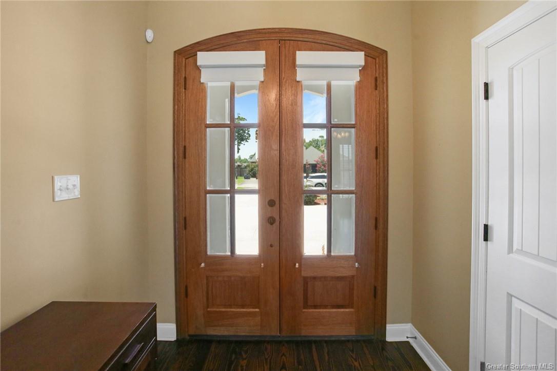 Property Photo: 629 Becky Lane LA 70605