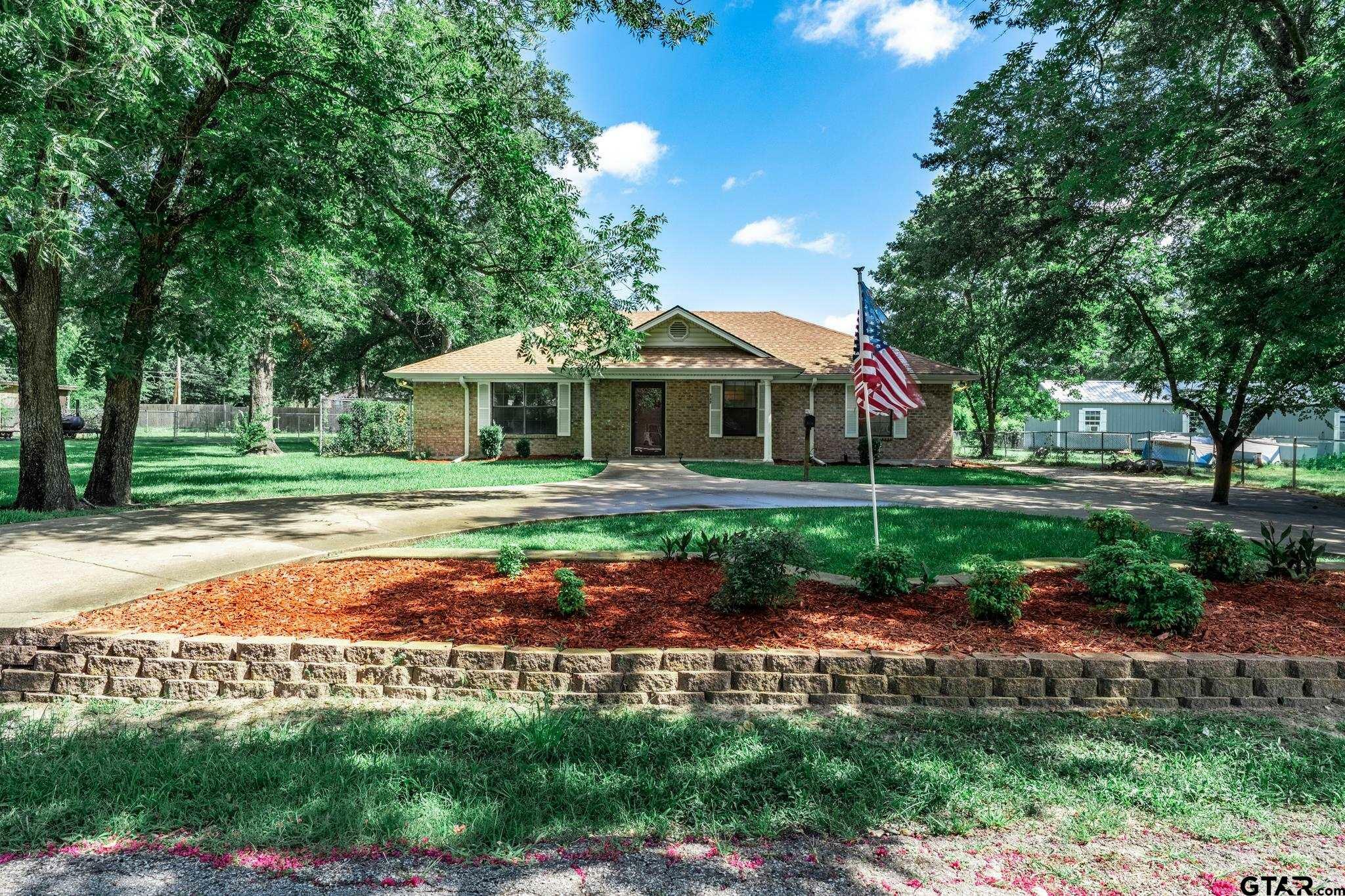 Property Photo: 239 E College St TX 75410
