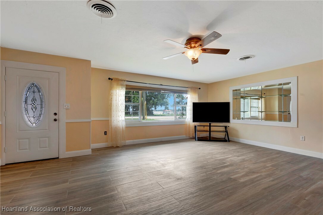 Property Photo:  3510 Lakeview Drive  FL 33870 