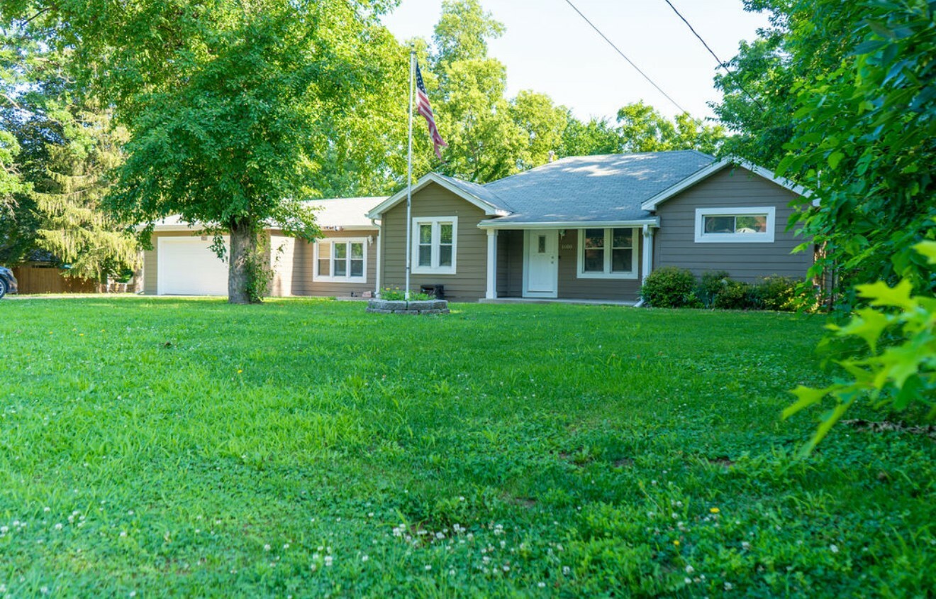 1600 Evergreen Avenue  Des Moines IA 50320 photo