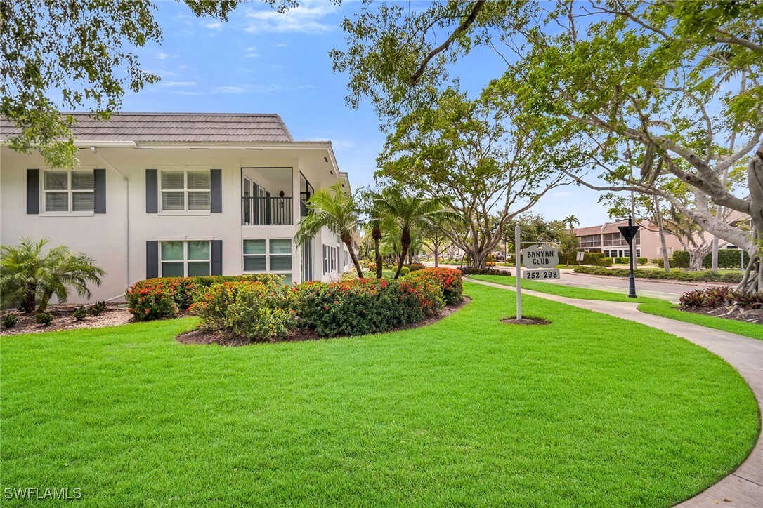 Property Photo: 290 Banyan Boulevard 290 FL 34102