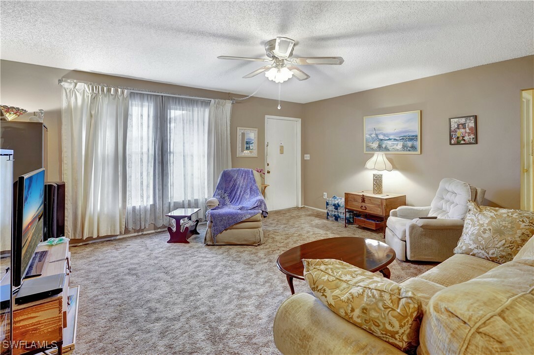Property Photo: 908 SE 21st Terrace FL 33990