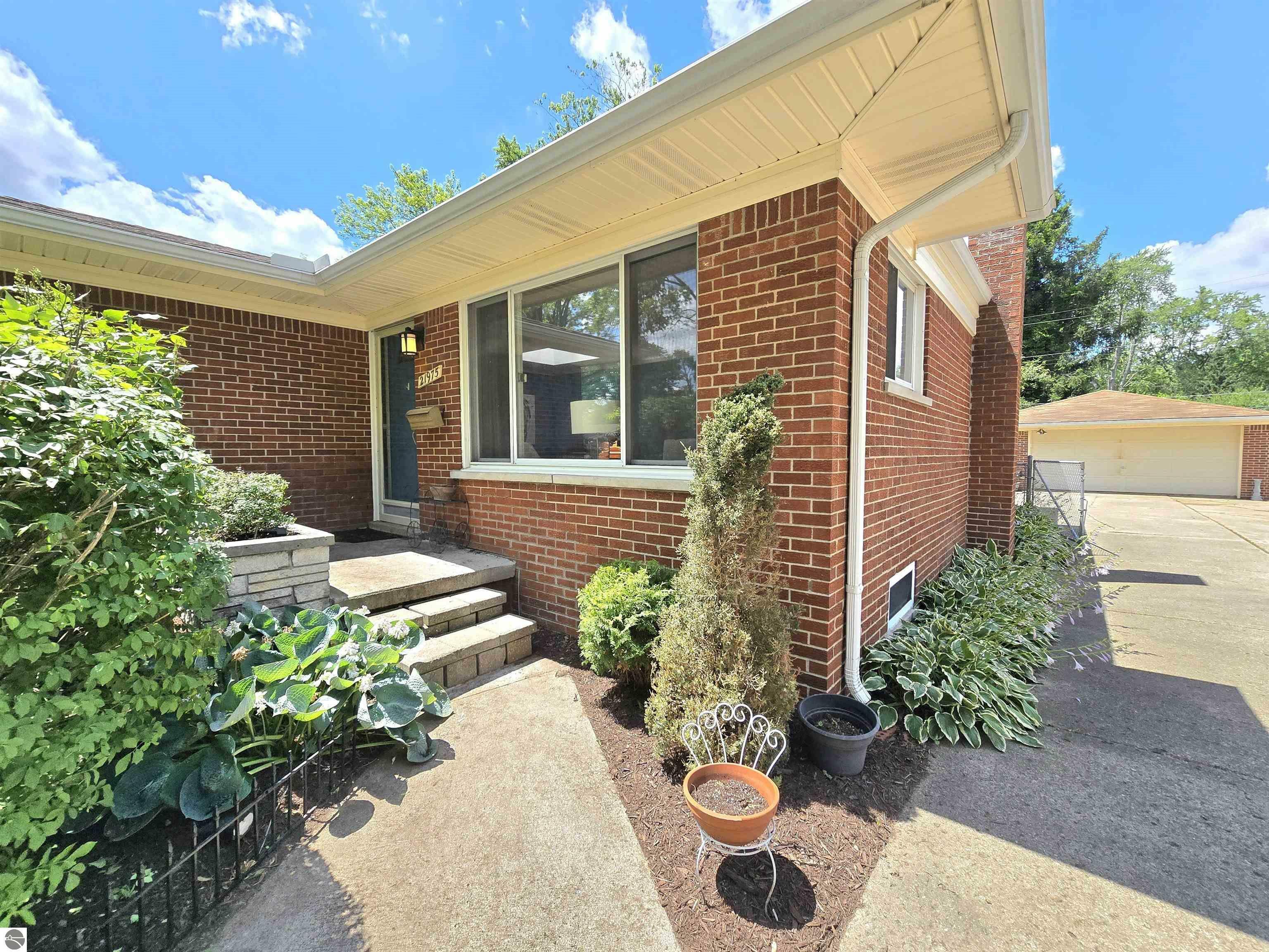 Property Photo:  21975 Leyte Avenue  MI 48336-6040 
