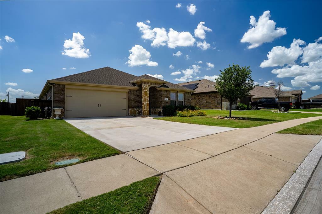 Property Photo: 910 Community Way TX 75189