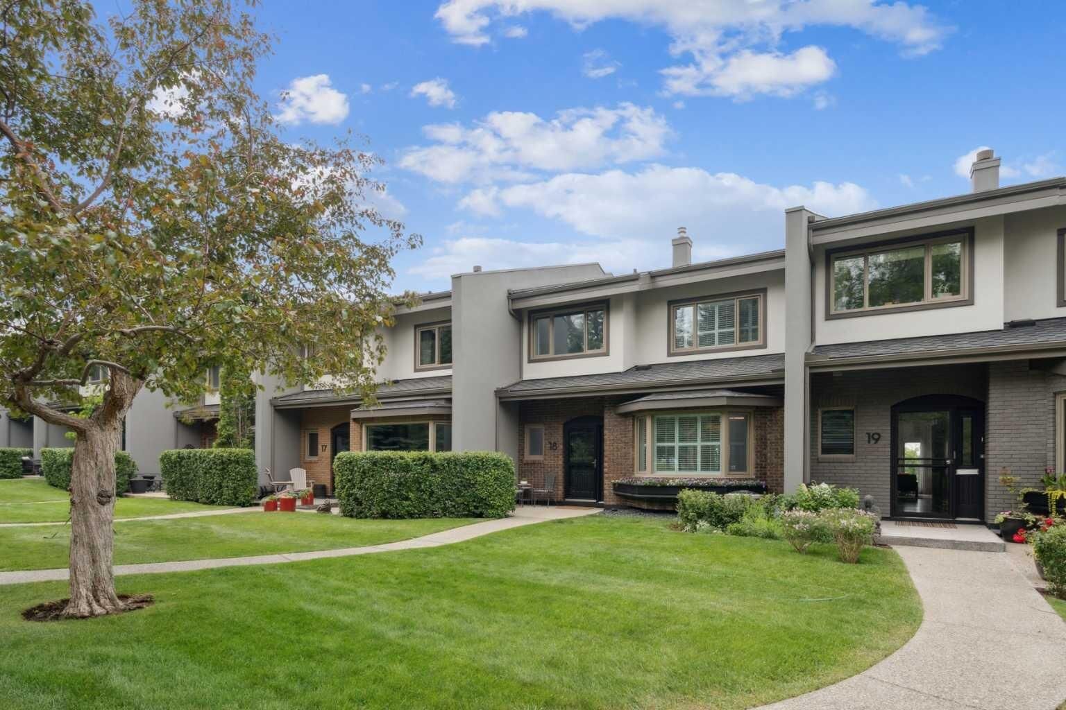 Property Photo: 3203 Rideau Place SW 18 AB T2S 2T1