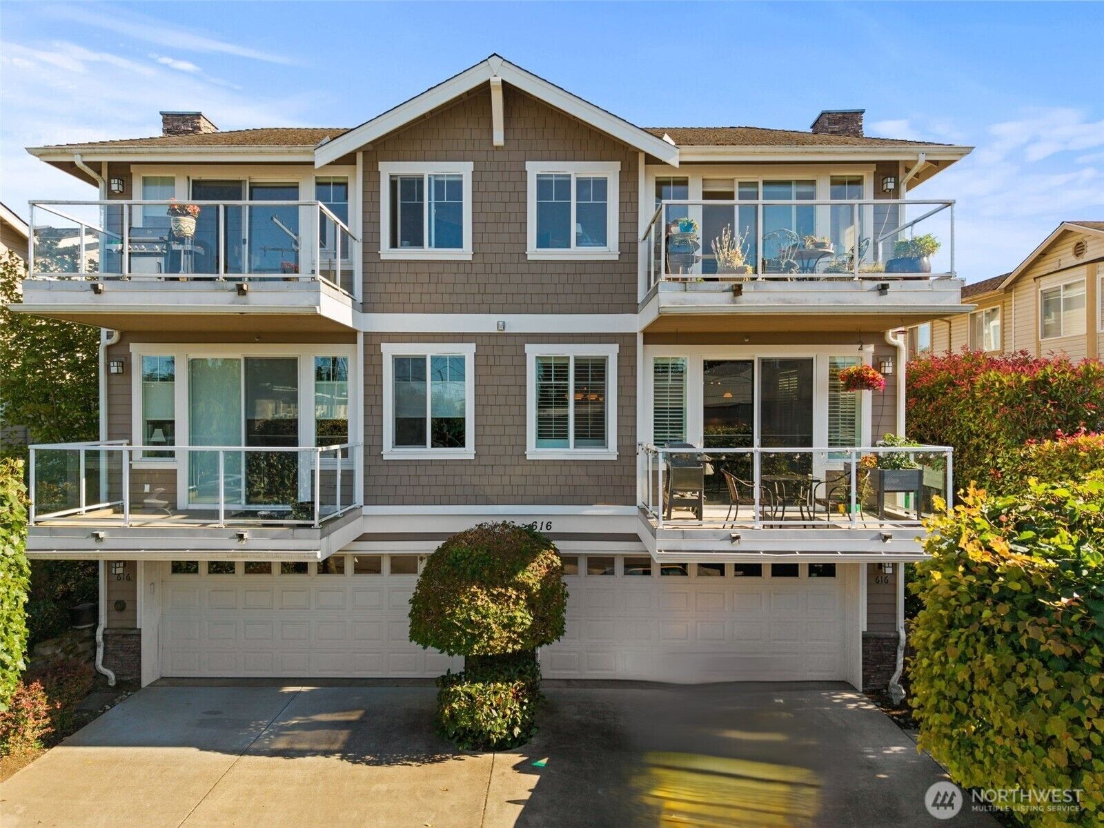 Property Photo:  616  Glen Street 101  WA 98020 