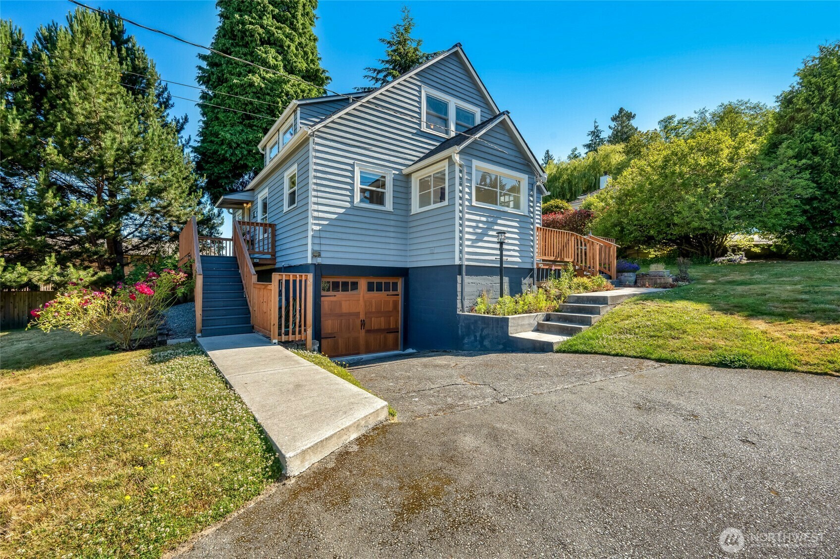 Property Photo: 4725 Glenwood Avenue WA 98203