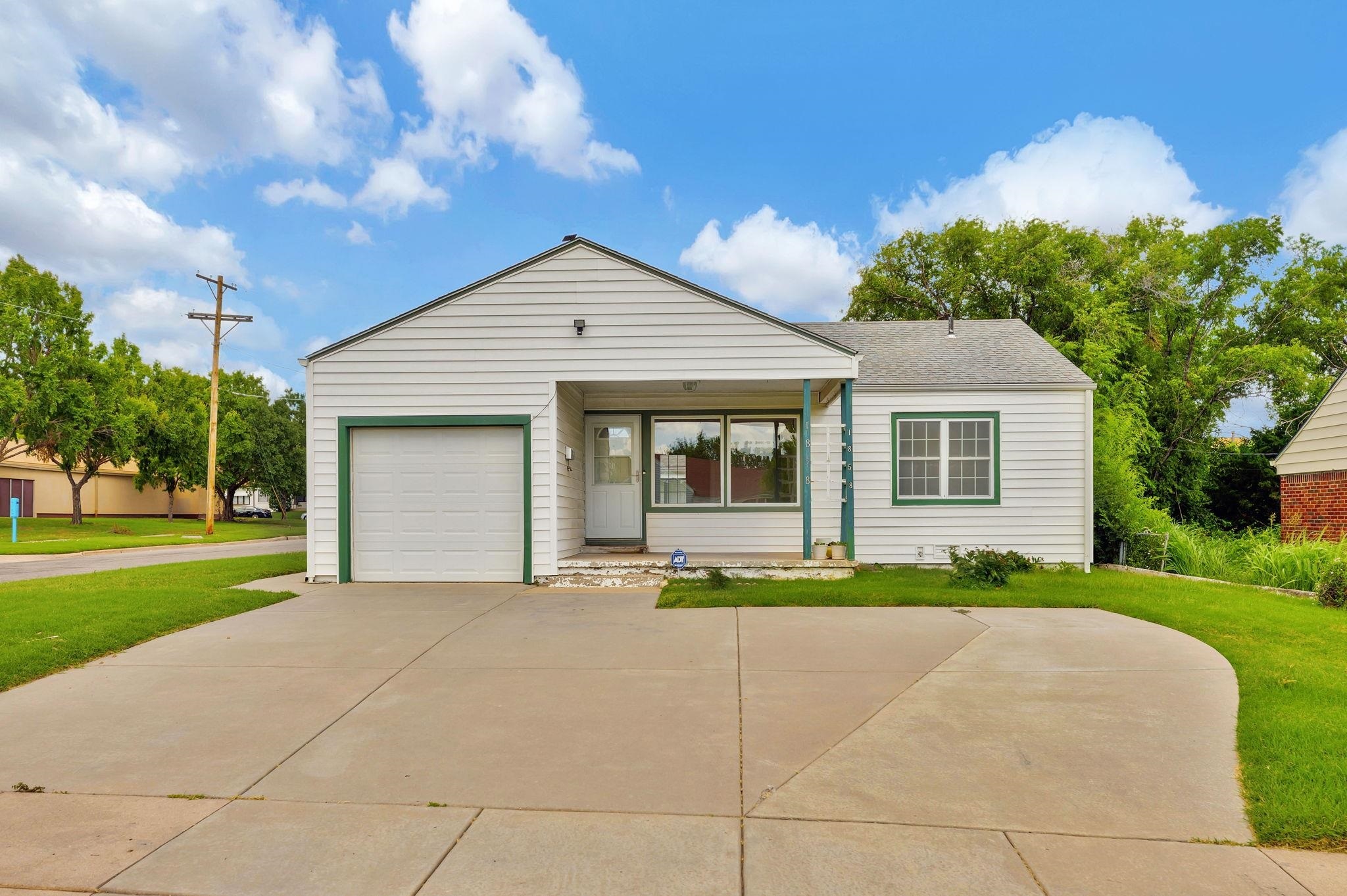 Property Photo: 1858 N Estelle Ave KS 67214-2232