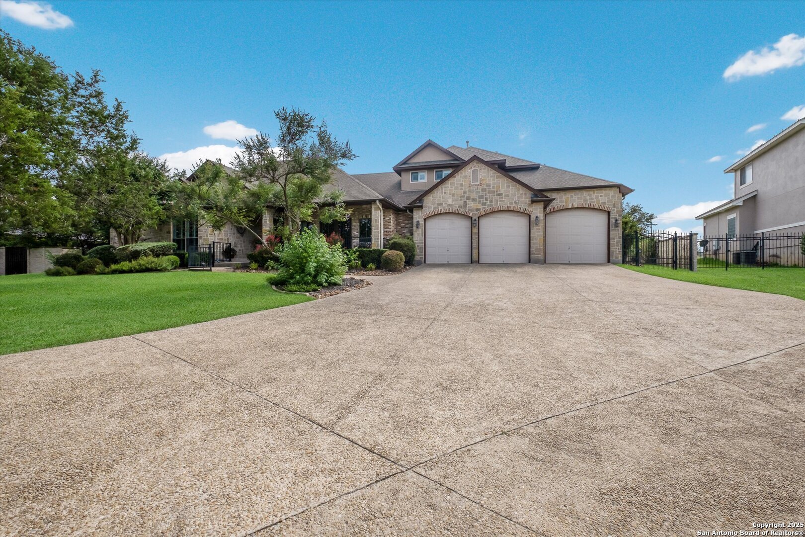 Property Photo: 611 Ridge TX 78258