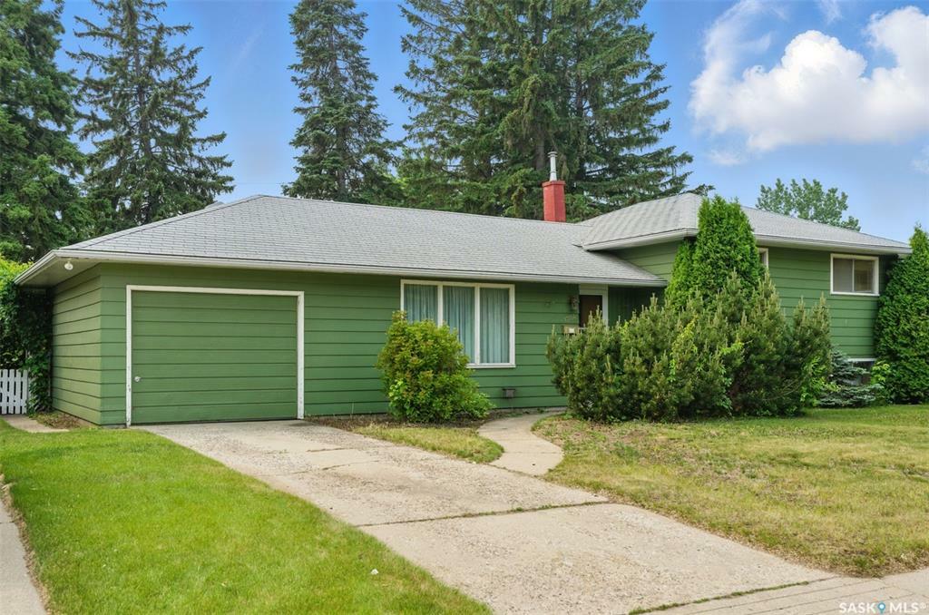 Property Photo:  1304 McLorg Street  SK S7J 0N4 
