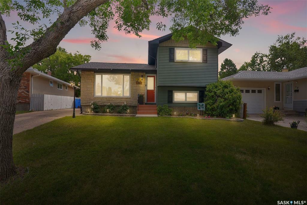 Property Photo: 34 Lloyd Bay SK S4R 5T6