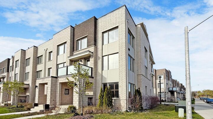 Property Photo:  205 The Donway East N/A  ON M3B 2Y8 