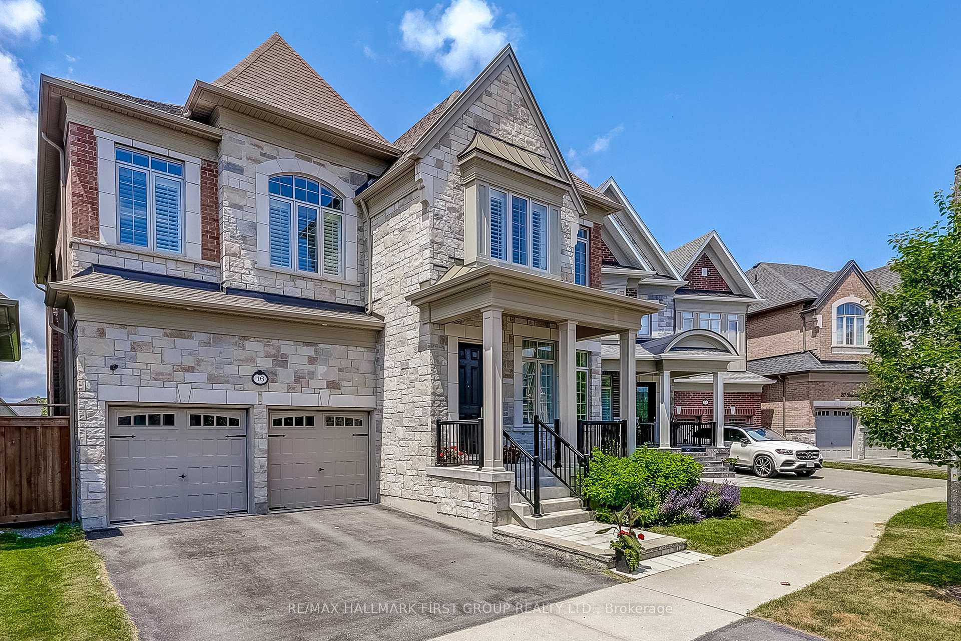 Photo de la propriété:  16 Beaverdams Drive  ON L1P 0C4 