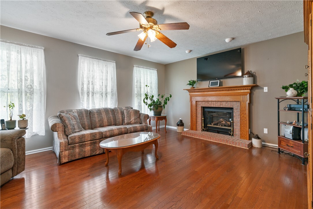 Property Photo: 348 Treetop Dr PA 15317