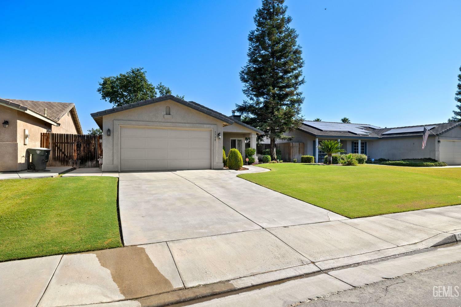 Property Photo: 5708 Clear Valley Court CA 93313