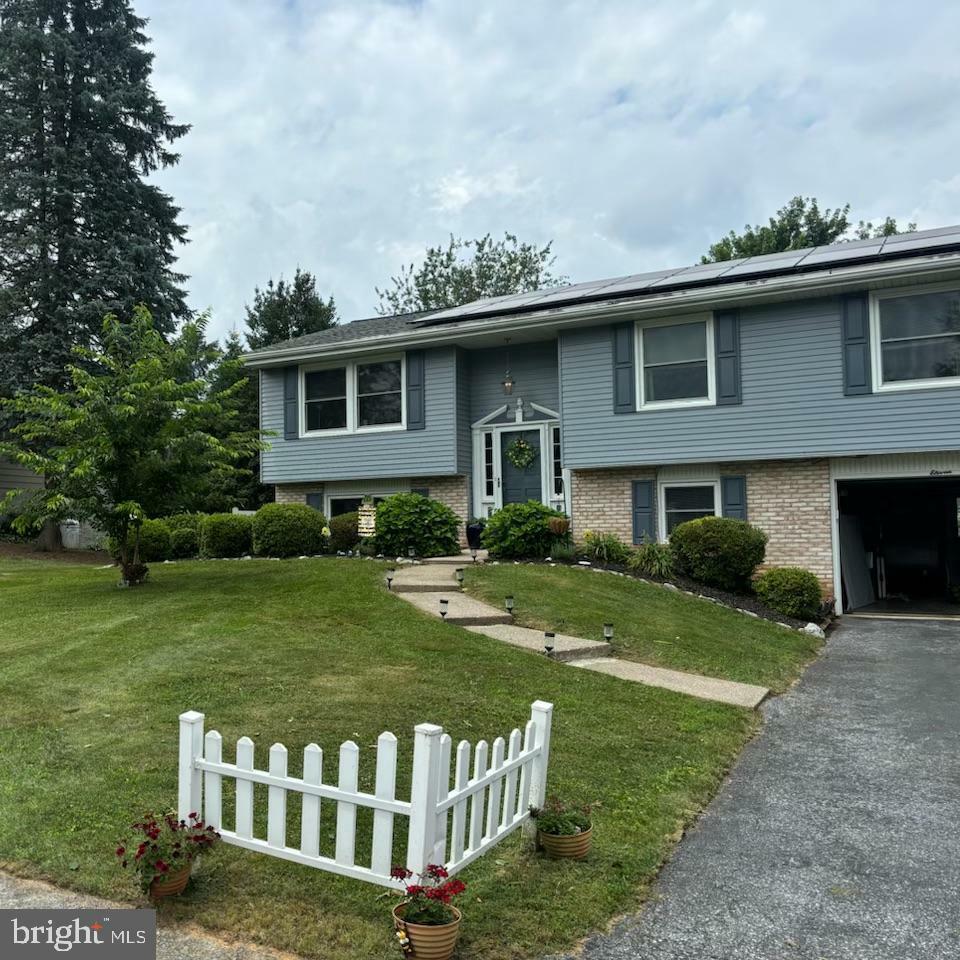 11 Manor Drive  Mechanicsburg PA 17055 photo
