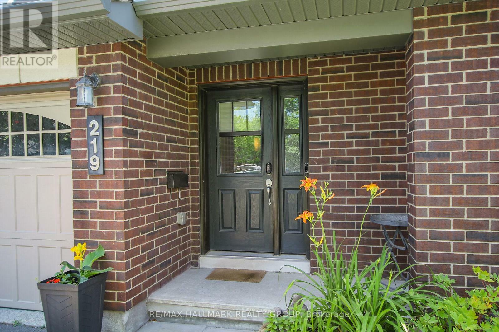 Photo de la propriété:  219 Mancini Way  ON K2J 5X5 