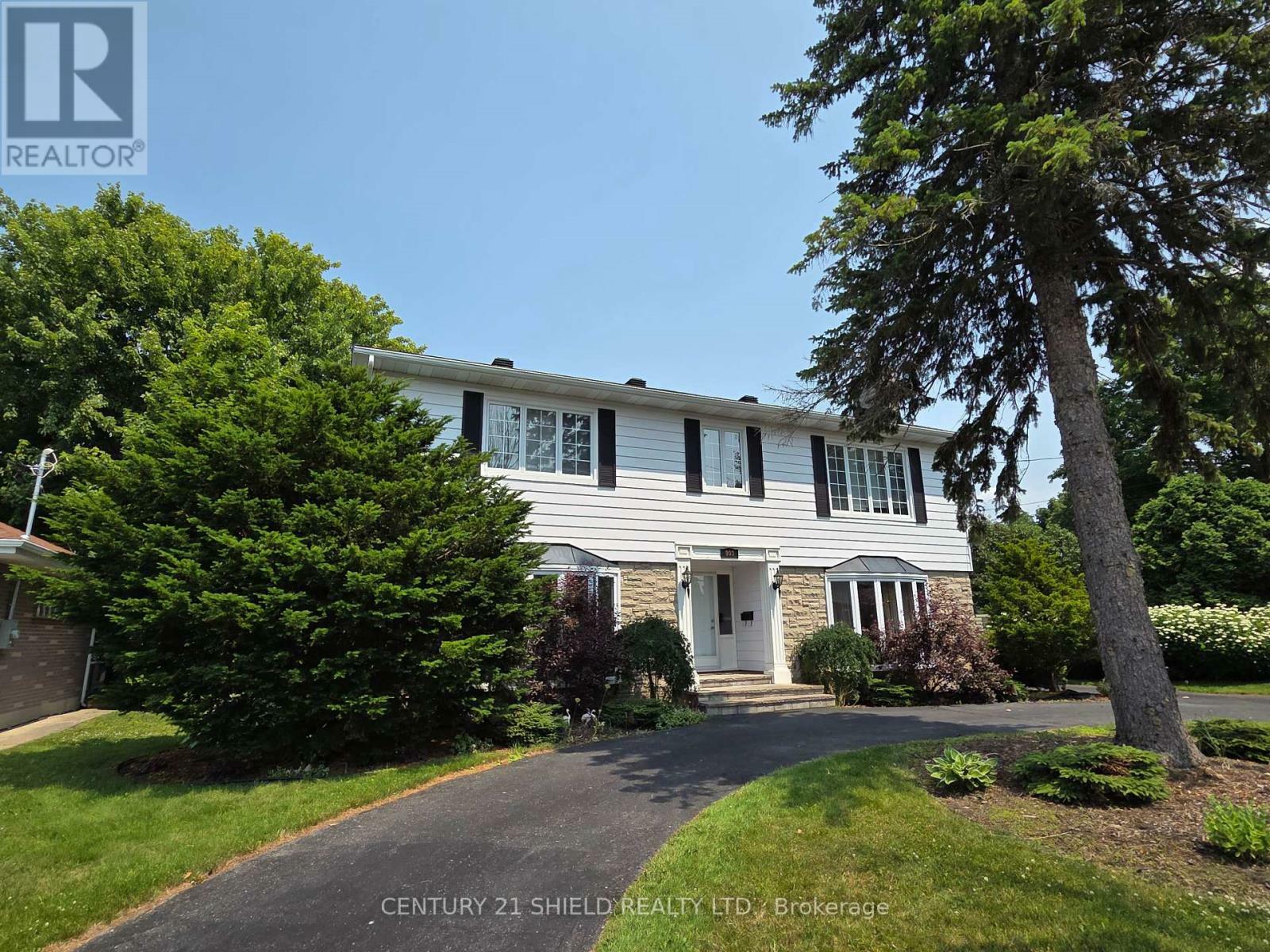 Property Photo:  903 Riverdale Avenue  ON K6J 2L3 