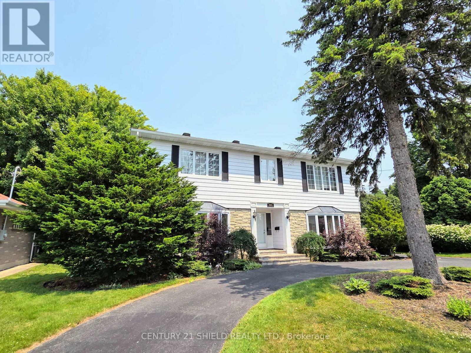 Property Photo:  903 Riverdale Avenue  ON K6J 2L3 
