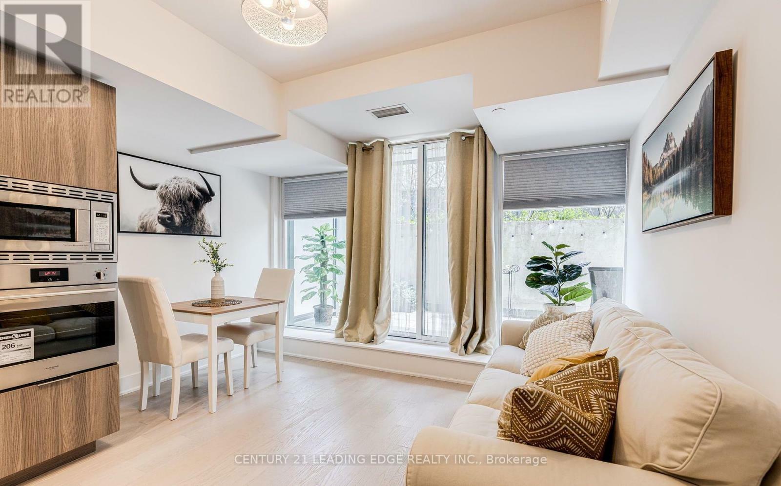 Property Photo: 955 Bay Street 913 ON M5S 0C6