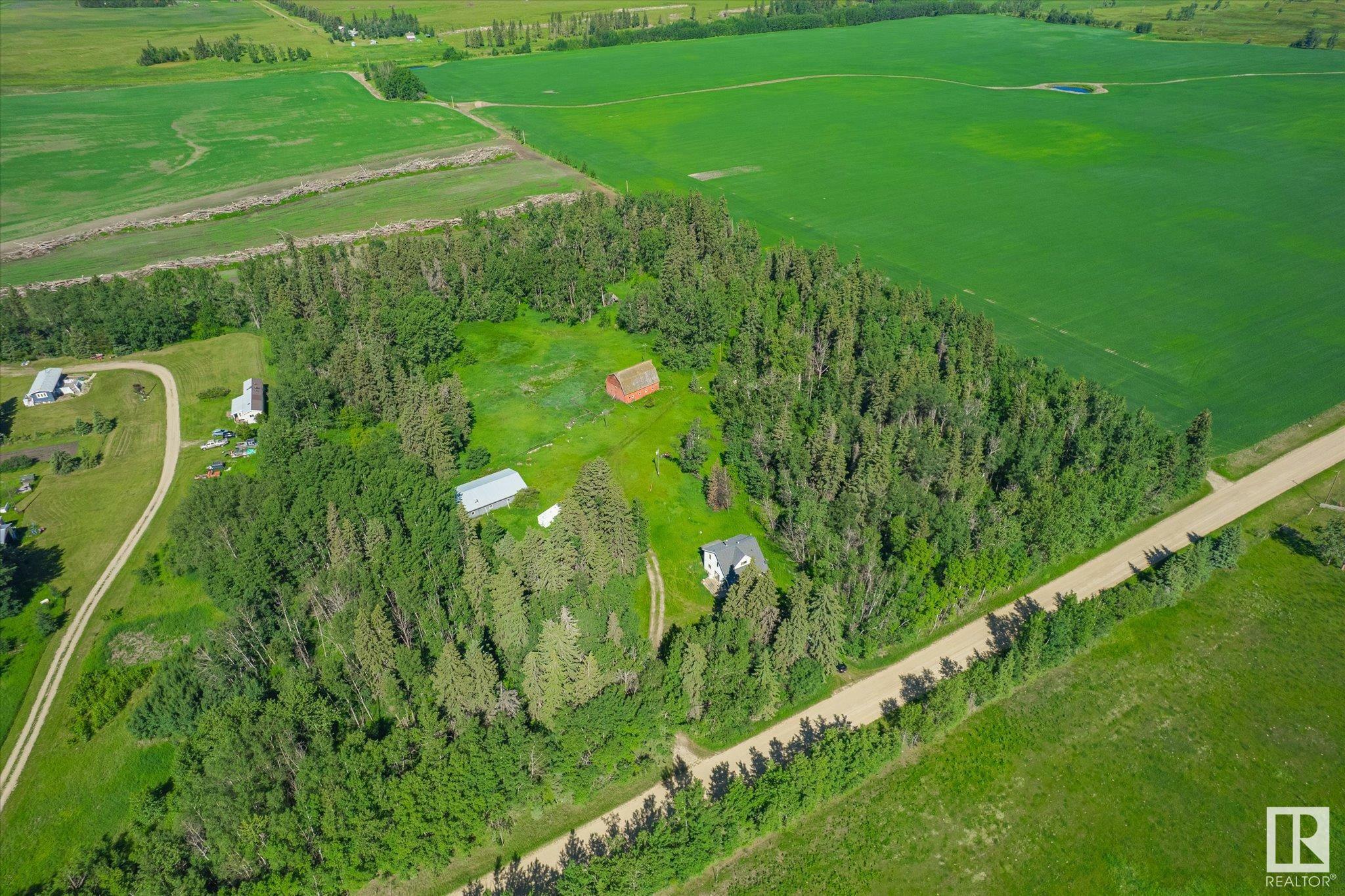Property Photo:  452078 Rge Road 275  AB T0C 0C0 