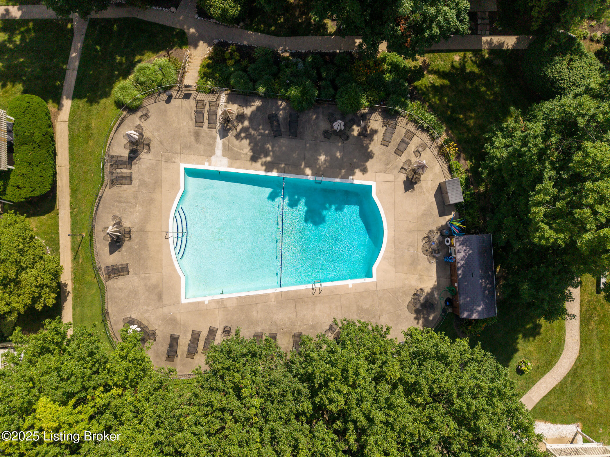 Property Photo: 1935 Gardiner Ln H119 KY 40205