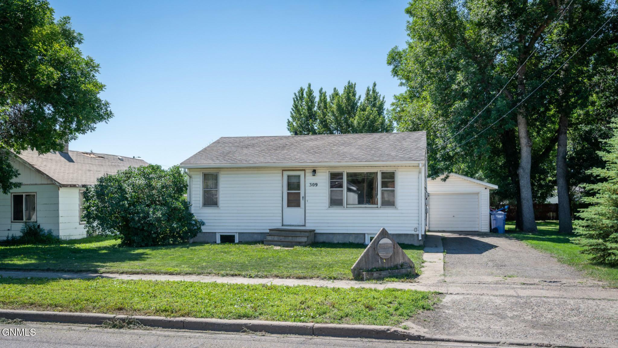 Property Photo:  309 Chaffee Row  ND 58523 