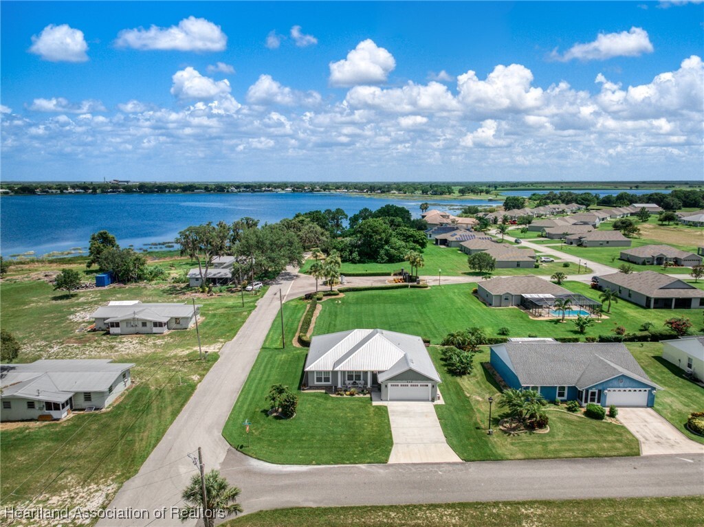 Property Photo: 340 W Peabody Circle FL 33825