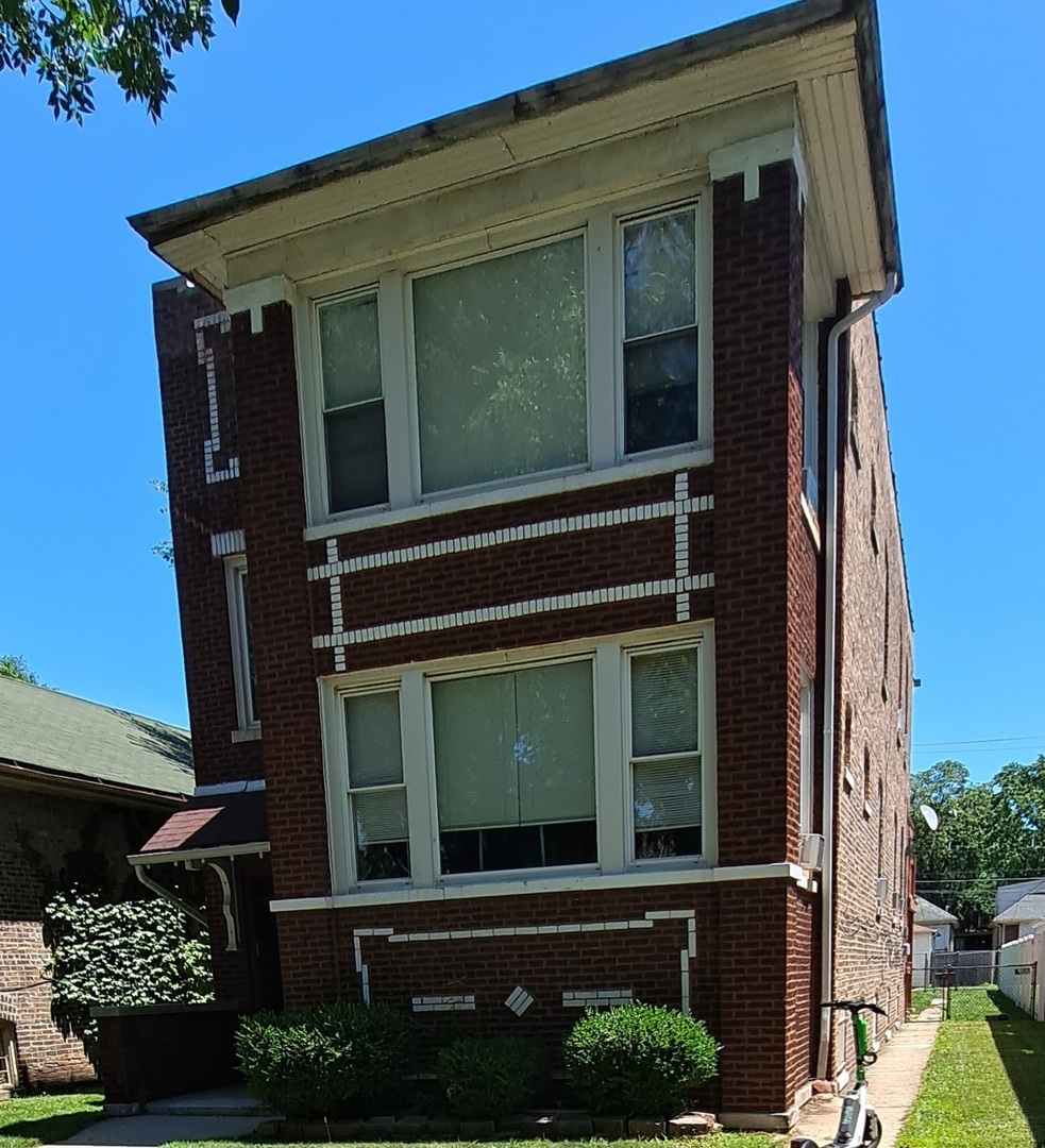 Property Photo: 7525 S Calumet Avenue IL 60619