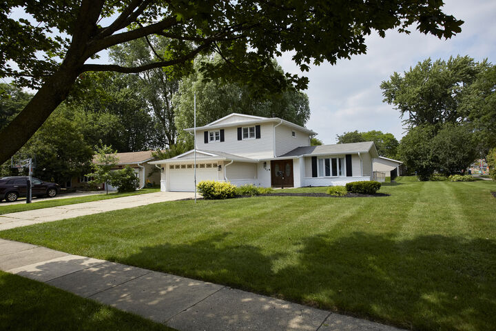 502 Hingham Lane  Schaumburg IL 60193 photo